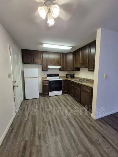 Main picture of 5917 W Plank Rd