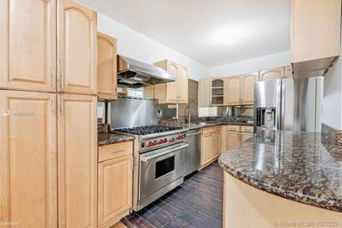 Main picture of 6425 SW 84th St