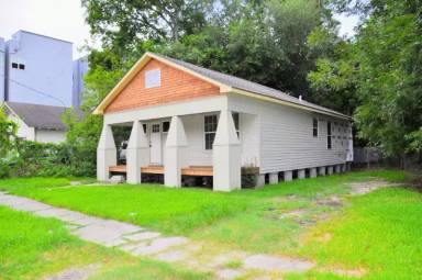 Main picture of 2317 Saint Charles St