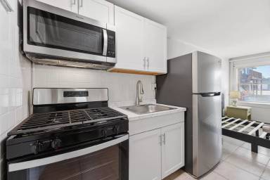 Main picture of 805 W New York Ave