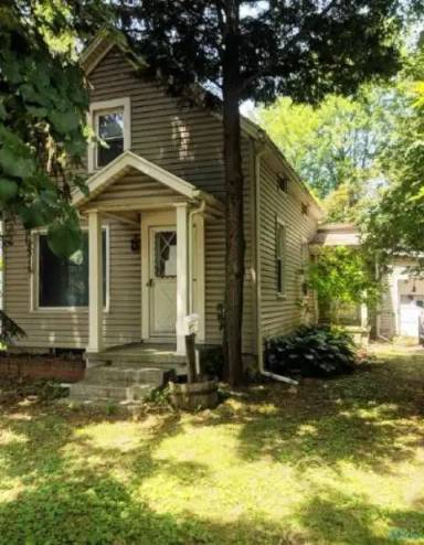 Main picture of 375 1/2 E Perry St