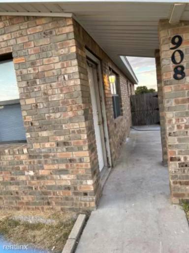 Main picture of 908 W 36th St
