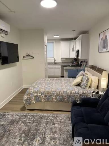 Main picture of 34 W Franklin St