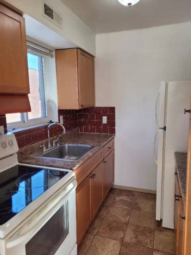 Main picture of 3516 Russell Blvd