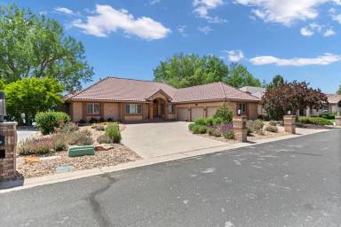 Main picture of 3957 Valley Oak Dr