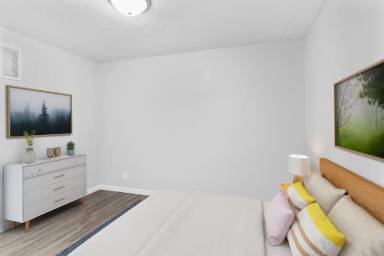 Main picture of 715 S Cole Ave