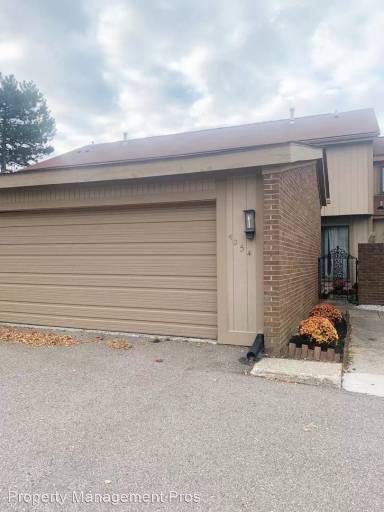 Main picture of 5254 Wright Way E