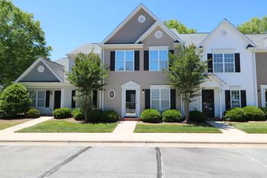 Main picture of 448 Dunwood Dr