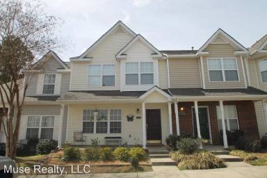 Main picture of 560 Greenway Dr
