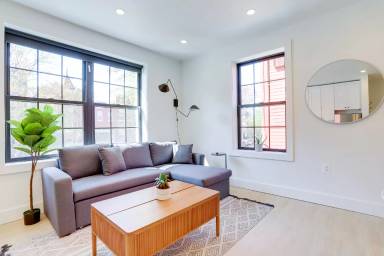 Main picture of 712 G St SE