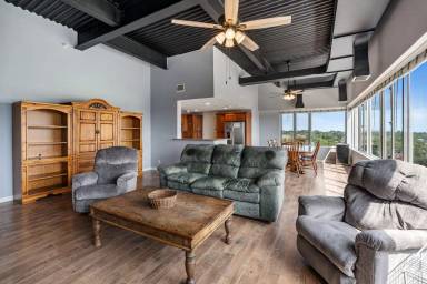 Main picture of 105 N 31st Ave