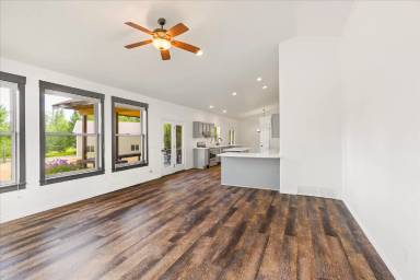 Main picture of 2530 E Edgewood Dr