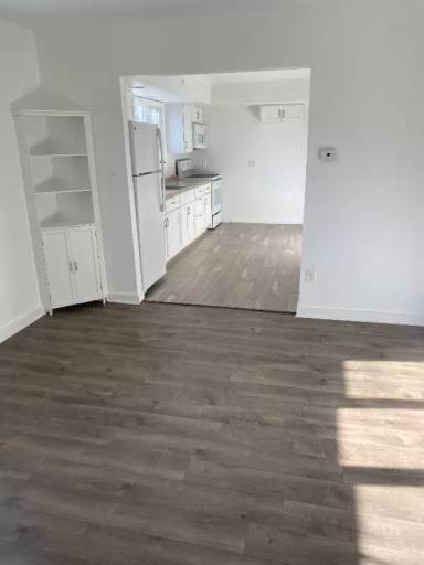 Main picture of 1042 Main St
