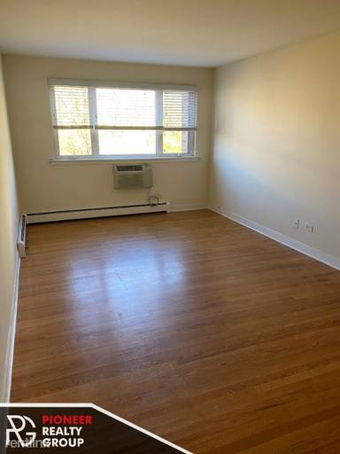 Main picture of 625 W Wrightwood Ave Apartments