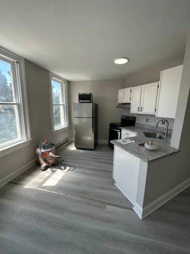 Main picture of 218 E Cross St