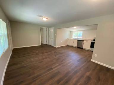 Main picture of 365 S Ingleside St