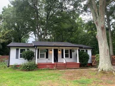 Main picture of 110 Carolyn Dr