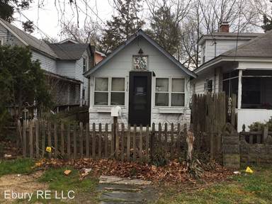 Main picture of 310 W Race St