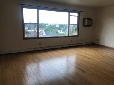 Main picture of 210 3rd St NE
