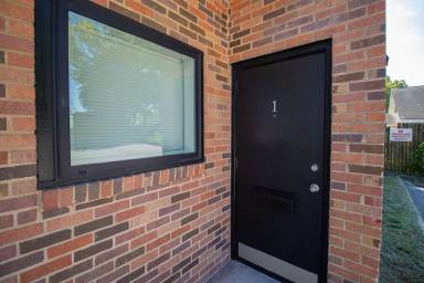 Main picture of 1840 Hampton St