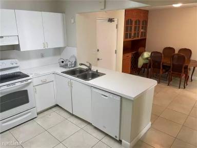 Main picture of 104 SW 9th St