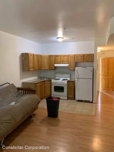 Main picture of 4620 Woodland Ave