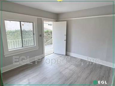 Main picture of 1726 1/2 N Mariposa Ave