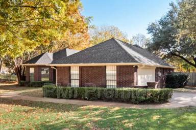 Main picture of 1805 Renfro Rd