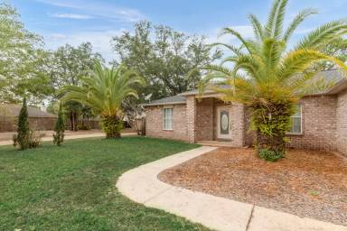 Main picture of 7810 Lola Cir