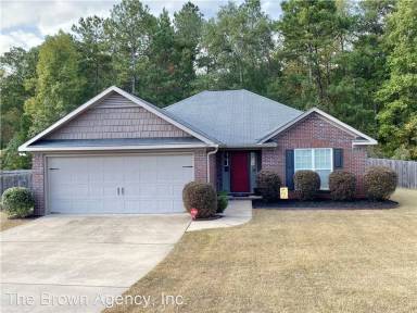 Main picture of 208 Oak Park Dr