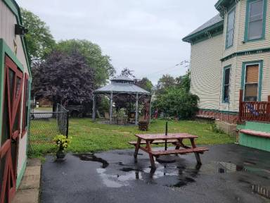 Main picture of 560 Pine St