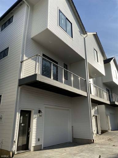 Main picture of 170 NE Stanton St