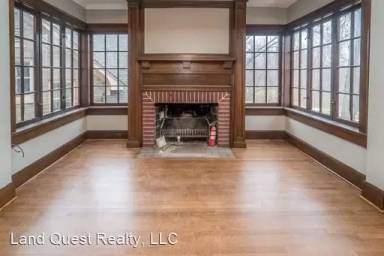 Main picture of 1302 Quincy Ave