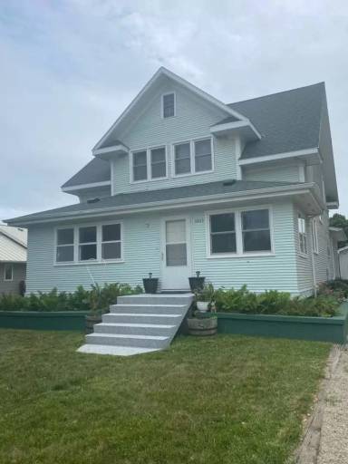 Main picture of 1003 Douglas St