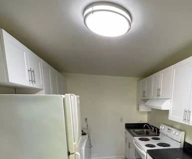 Main picture of 254 1/2 W High St