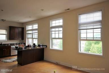Main picture of 2927 N Southport Ave