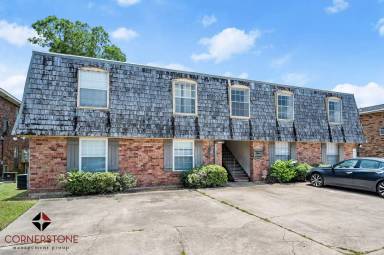 Main picture of 445 W Parker Blvd