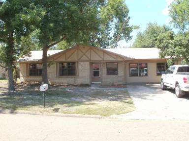 Main picture of 908 Japonica Dr
