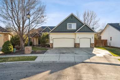 Main picture of 1661 W Puzzle Creek Dr