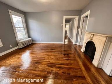 Main picture of 70 Pond St