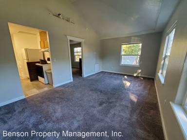 Main picture of 587 NE Roberts Ave