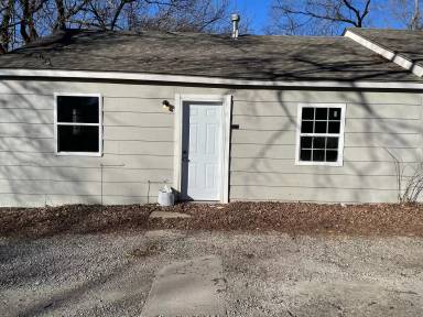 Main picture of 2625 S Fees St