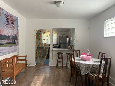 Main picture of 422 Freeland St