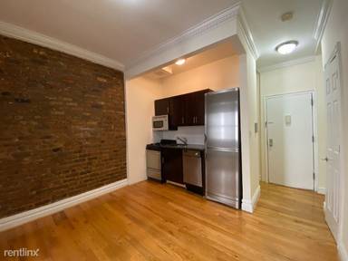 Main picture of 322 E 74th St