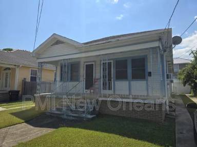 Main picture of 3022 Serantine St