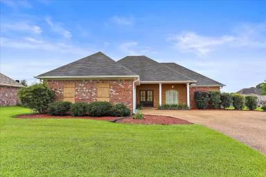 Main picture of 105 King Arthur Ln