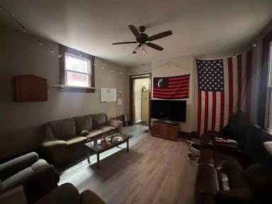 Main picture of 35 W Hollister St