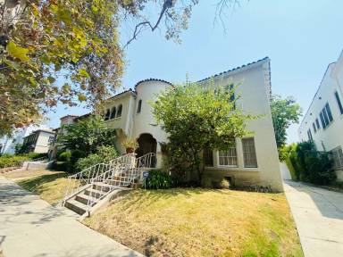 Main picture of 118 1/2 S Sycamore Ave