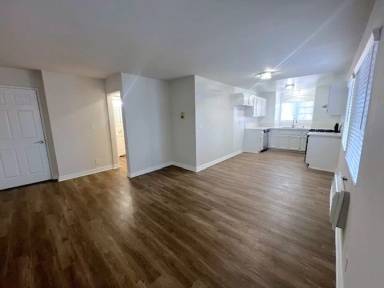Main picture of 10636 Victory Blvd
