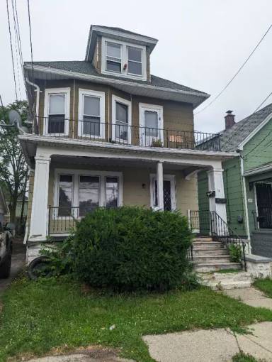 Main picture of 18 Blake St